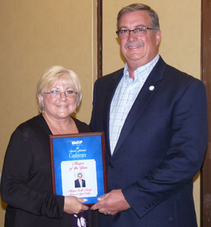 WeTip-ConferenceAwards-MayoroftheYear-MayorNasiff-TownofAppleValley